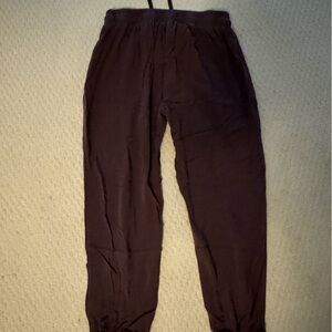 Burgundy American Eagle capri jogger